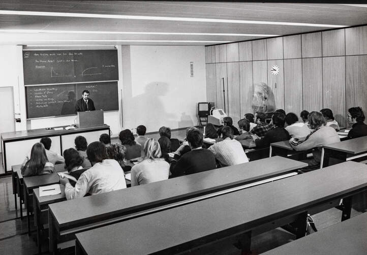 Forschungsinstitut Hörsaal