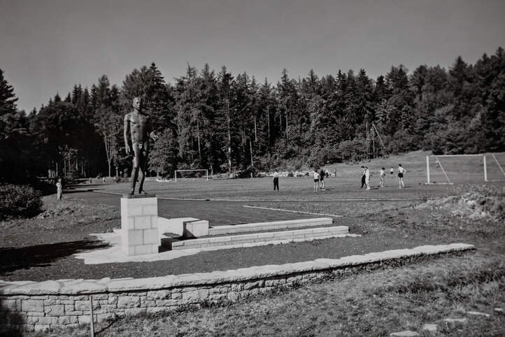 Lärchenplatz Statue «Jüngling» 1952